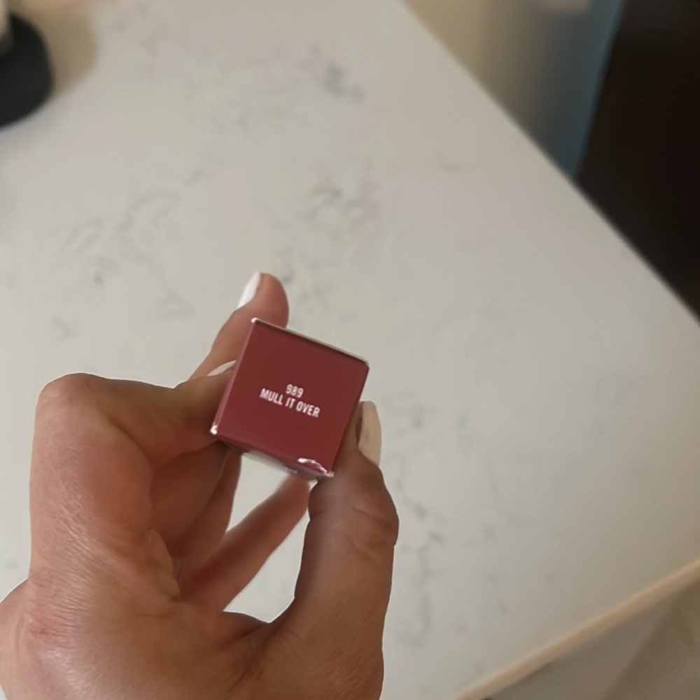 MAC powder kiss liquid lip color in mull it over NWOT - Picture 2 of 3